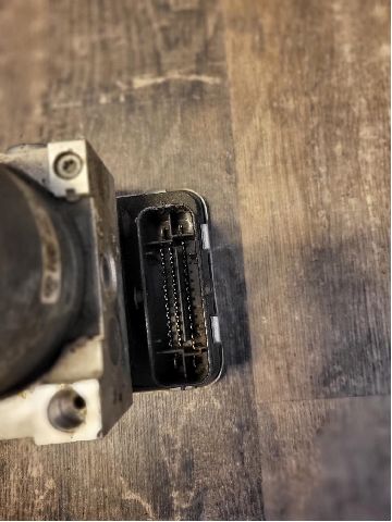 ABS hydrauliikkayksikkö