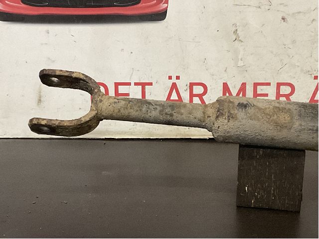 Strut front left