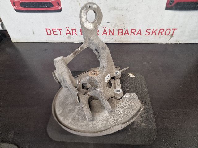 Wheel bearing housing knuckle right B