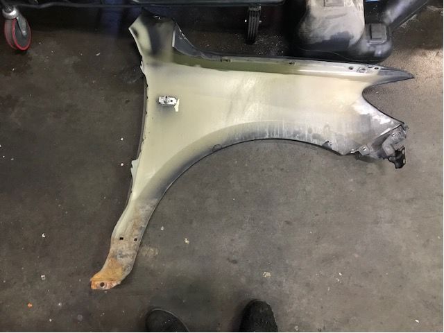 Wing front left