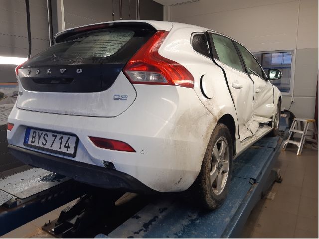 Lasinpyyhkimen moottori takaluukku