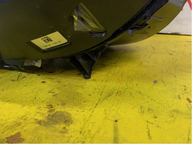 Headlight left