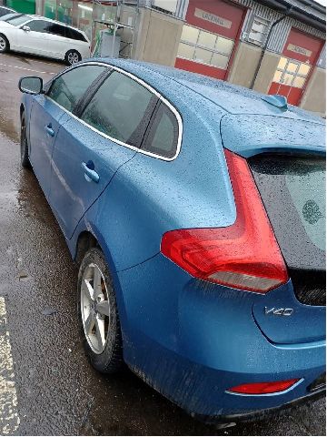 Tail light left