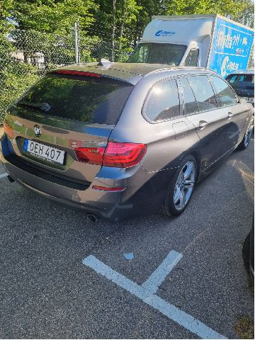 Lasinpyyhkimen moottori takaluukku