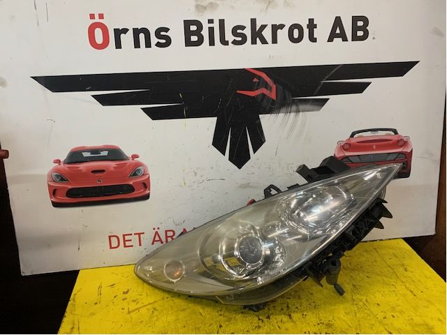 Headlight right