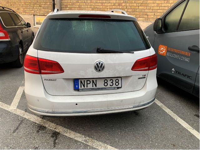 Tail light hatch left