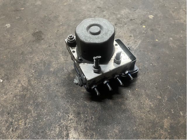ABS hydrauliikkayksikkö