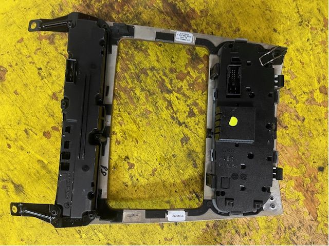 INSTRUMENT PANEL centre