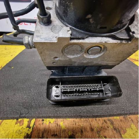 ABS hydrauliikkayksikkö