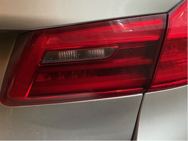 Tail light hatch right