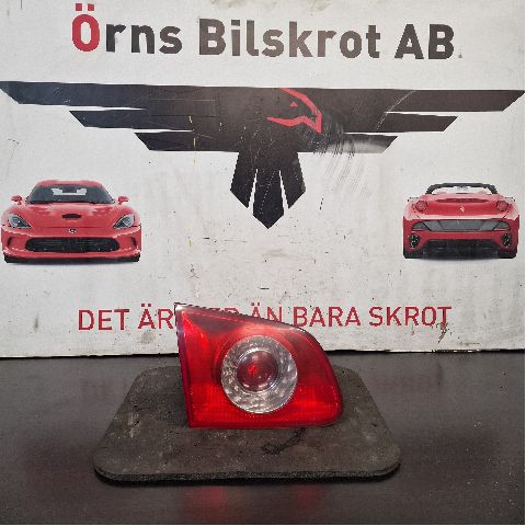 Tail light hatch left