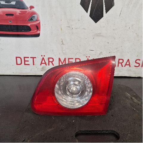 Takavalo luukku oikea