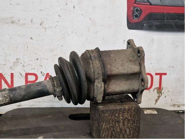 Vetoakseli etu vasen