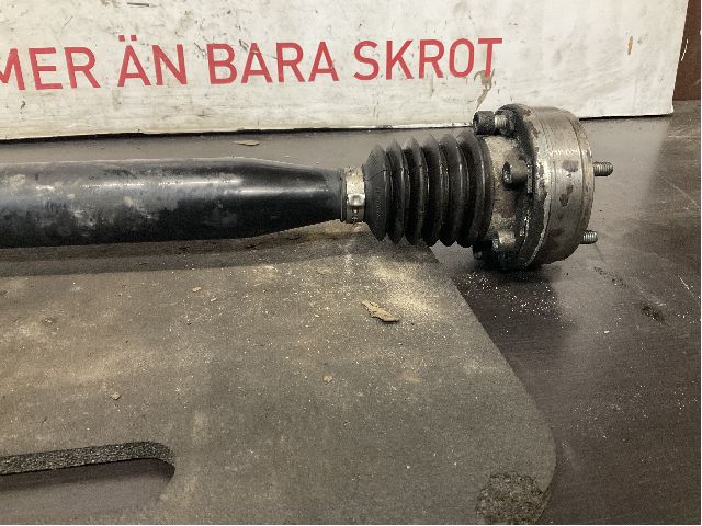 Vetoakseli etu oikea